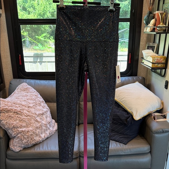 NWT Emily HSU designs Holographic Scale Pattern Leggings size Large - Picture 1 of 5